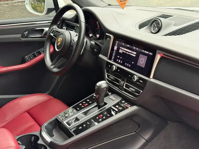 Porsche Macan — Фото автомобиля 18