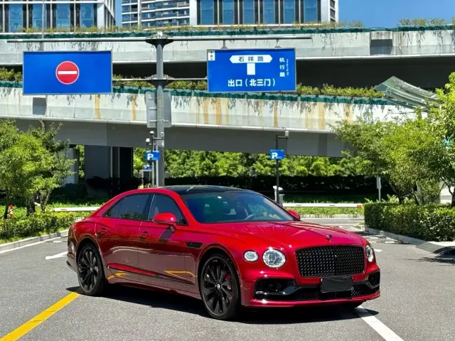 Bentley Flying Spur — Фото автомобиля 3