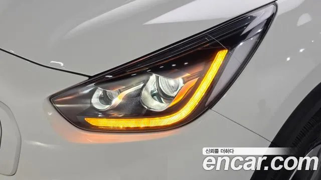 Kia Niro — Фото автомобиля 7