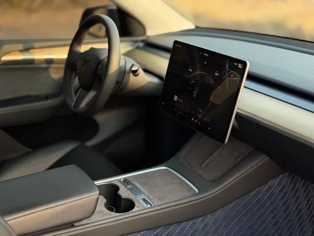 Tesla Model Y — Фото автомобиля 20