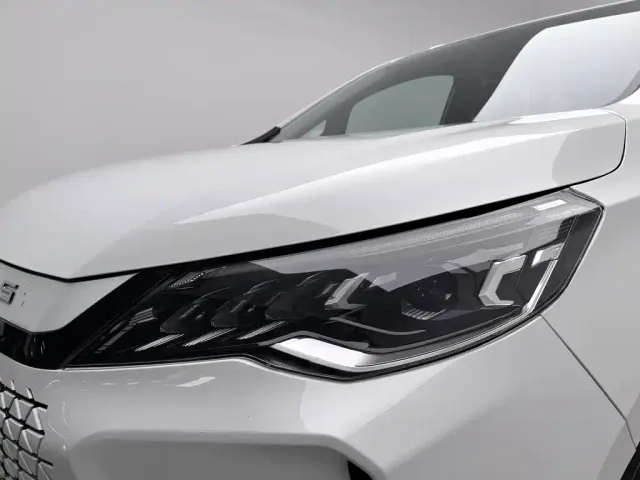 Maxus Dajia 5 — Фото автомобиля 7