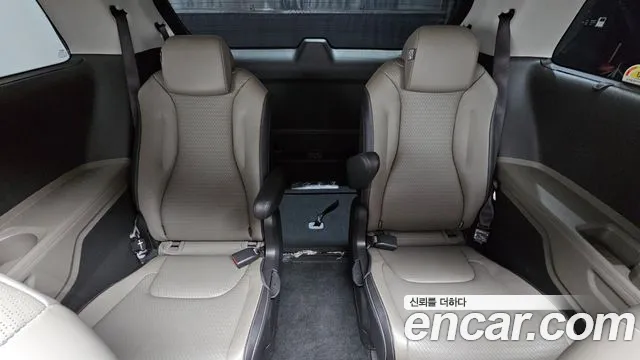 Kia Carnival Generation 4 — Фото автомобиля 12