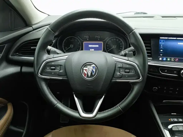Buick Regal — Фото автомобиля 11