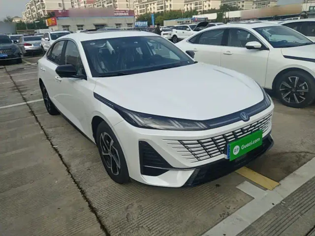 Changan Eado — Фото автомобиля 3