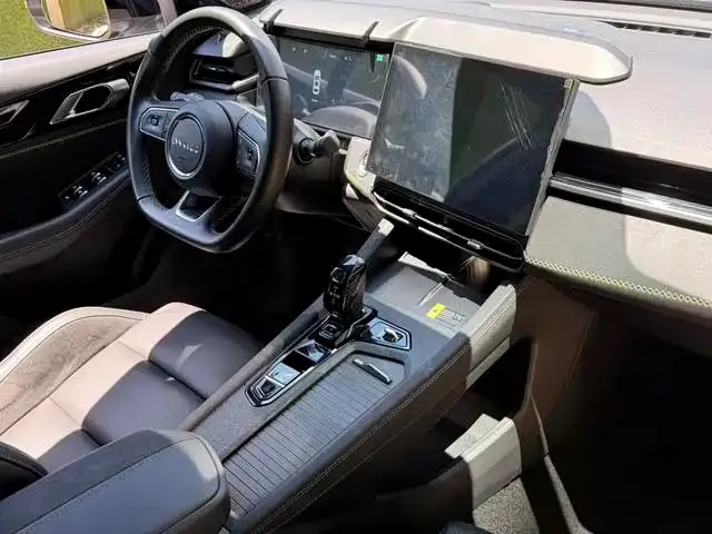 Lynk & Co 03 — Фото автомобиля 11