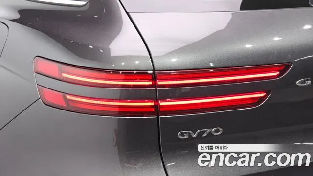Genesis GV70 — Фото автомобиля 23