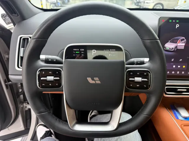 Li Auto L6 — Фото автомобиля 8