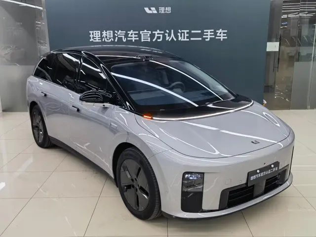 Li Auto i8 — Фото автомобиля 3