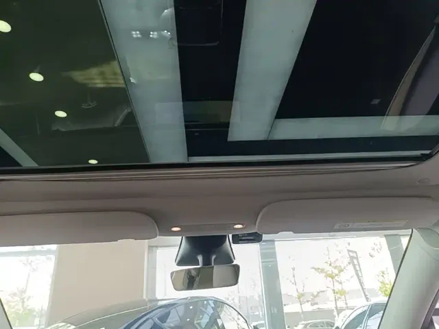 Tesla Model Y — Фото автомобиля 17