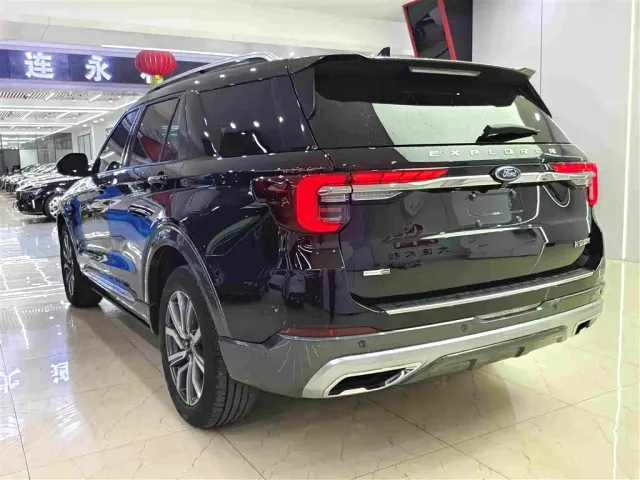 Ford Explorer — Фото автомобиля 12