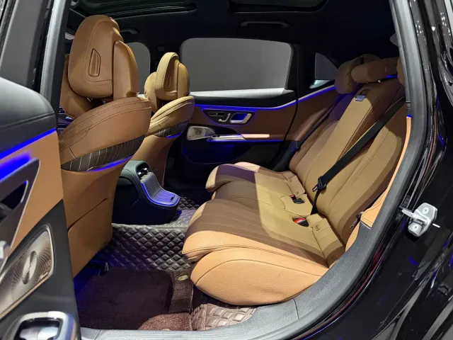 Mercedes-Benz E-Class — Фото автомобиля 12