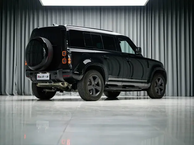 Land Rover Defender — Фото автомобиля 7