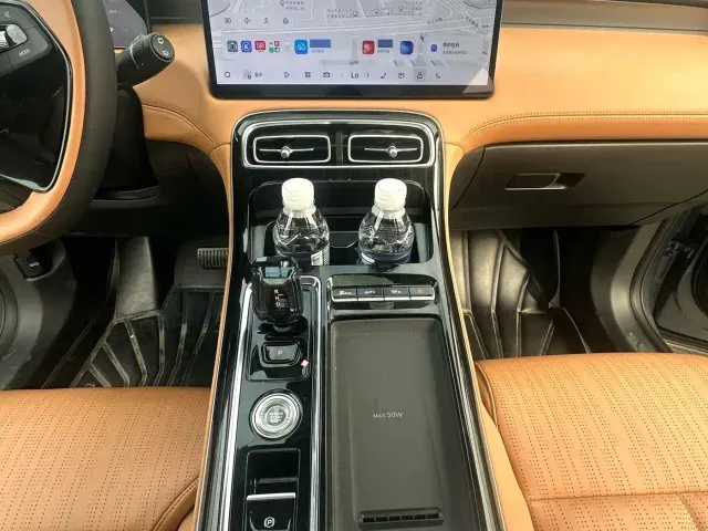 Geely Boyue L — Фото автомобиля 15