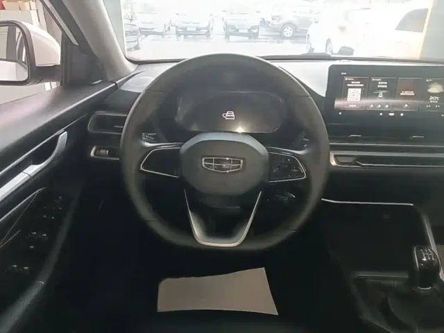 Geely Emgrand — Фото автомобиля 10