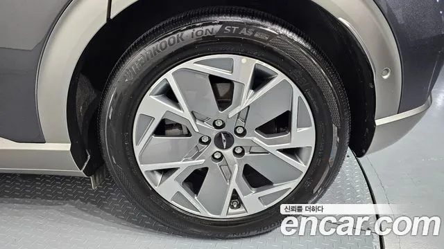 Genesis GV60 — Фото автомобиля 17