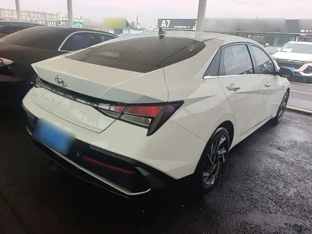 Hyundai Elantra — Фото автомобиля 6
