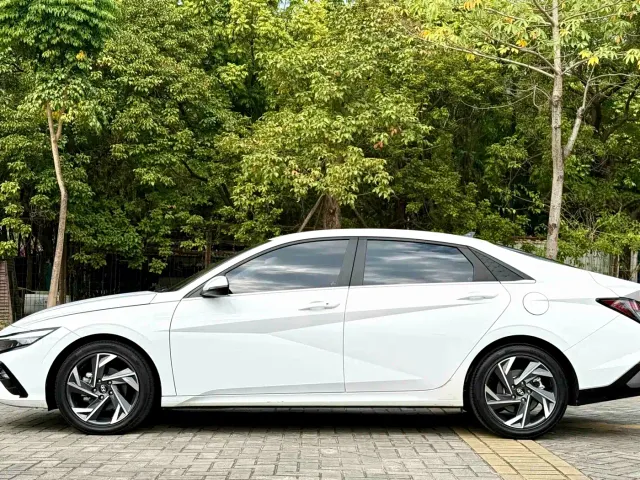 Hyundai Elantra — Фото автомобиля 5