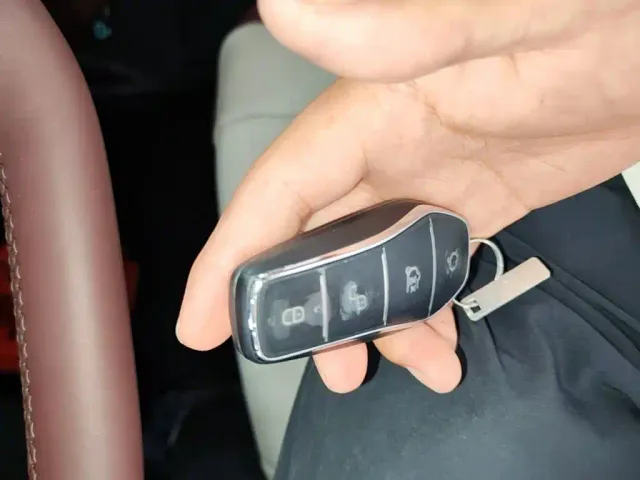 BYD Seal 07 DM-i — Фото автомобиля 8