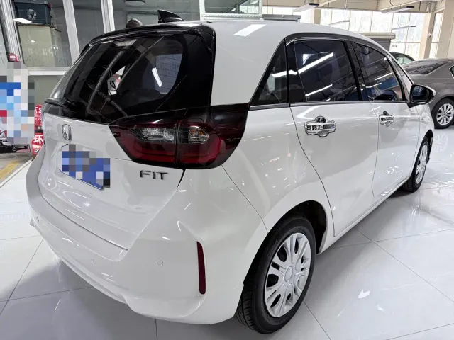 Honda Fit — Фото автомобиля 16