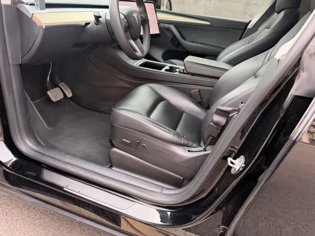 Tesla Model Y — Фото автомобиля 5
