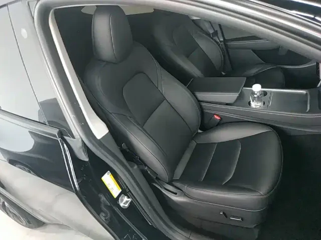 Tesla Model Y — Фото автомобиля 24