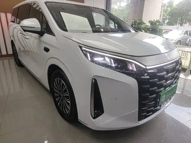 BYD Xia — Фото автомобиля 3