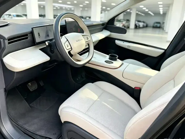 Nissan NX8 — Фото автомобиля 2