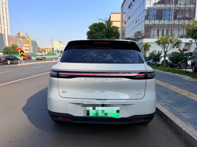 Leapmotor B10 — Фото автомобиля 10