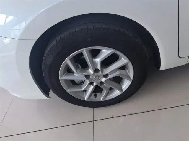 Nissan Tiida — Фото автомобиля 24