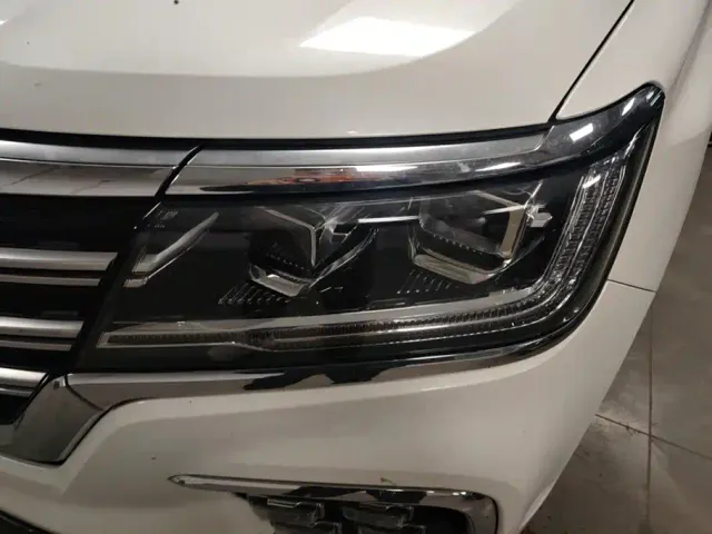 Roewe RX8 — Фото автомобиля 5