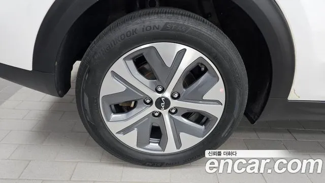 Kia Niro — Фото автомобиля 5