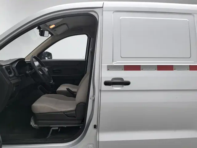 Wuling Hongguang V — Фото автомобиля 10