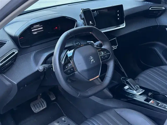 Peugeot 2008 — Фото автомобиля 8