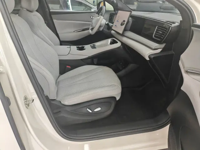 BYD Sealion 06 — Фото автомобиля 12