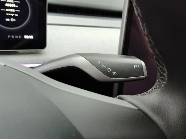 Tesla Model Y — Фото автомобиля 16