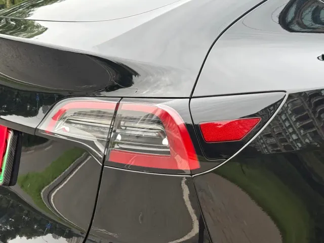 Tesla Model Y — Фото автомобиля 8