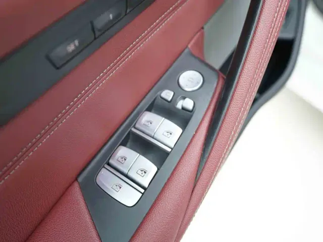 BMW 5 Series — Фото автомобиля 11