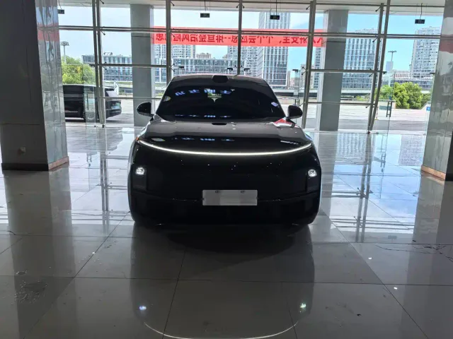 Li Auto L8 — Фото автомобиля 2