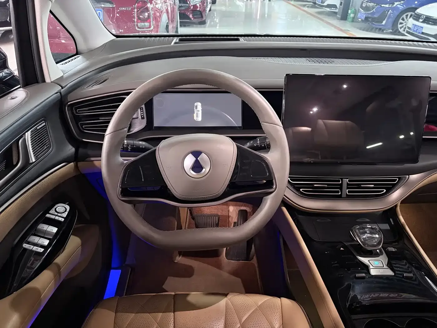 Denza Denza D9 2022 DM-i 970 All-Wheel Drive Honor Edition — Фото автомобиля 6