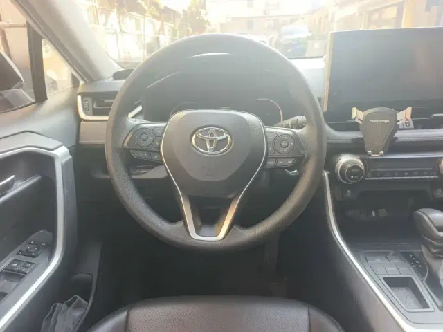 Toyota RAV4 — Фото автомобиля 6