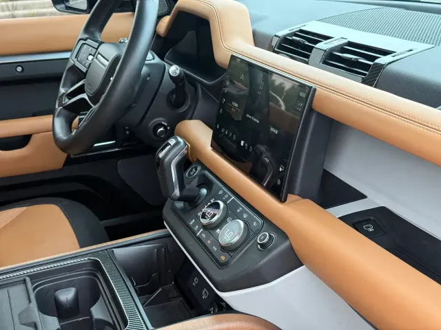 Land Rover Defender — Фото автомобиля 28
