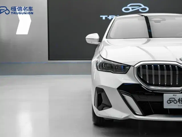 BMW 5 Series — Фото автомобиля 4