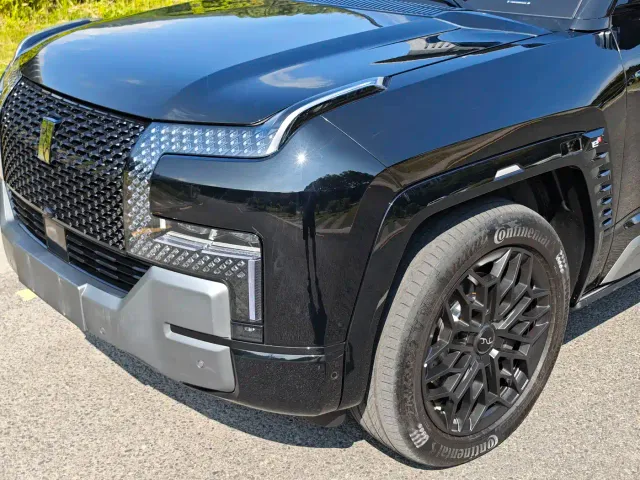 BYD U8 — Фото автомобиля 9