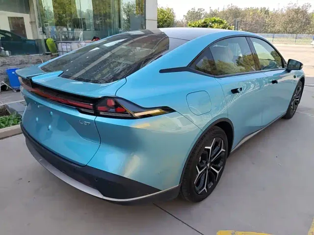 Deepal L07 — Фото автомобиля 6