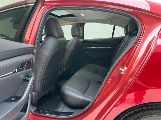 Mazda Axela — Фото автомобиля 21