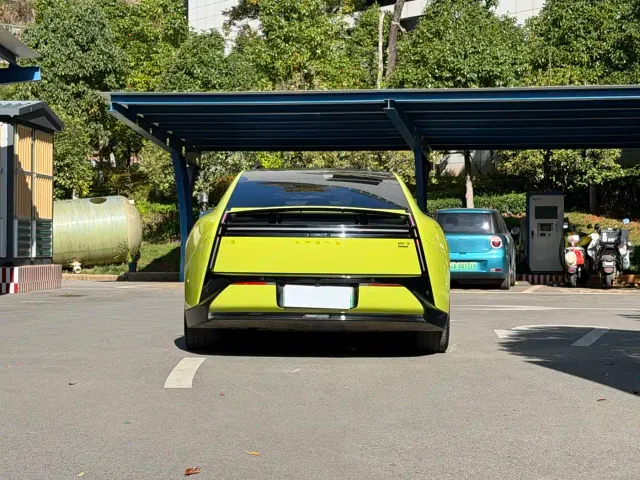 Xpeng P7 — Фото автомобиля 5