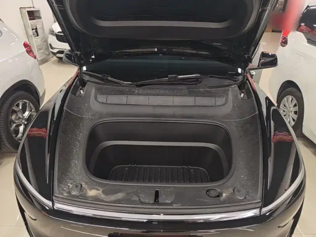 Tesla Model Y — Фото автомобиля 19