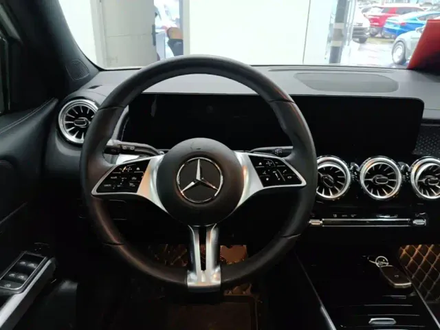 Mercedes-Benz GLB-Class — Фото автомобиля 10