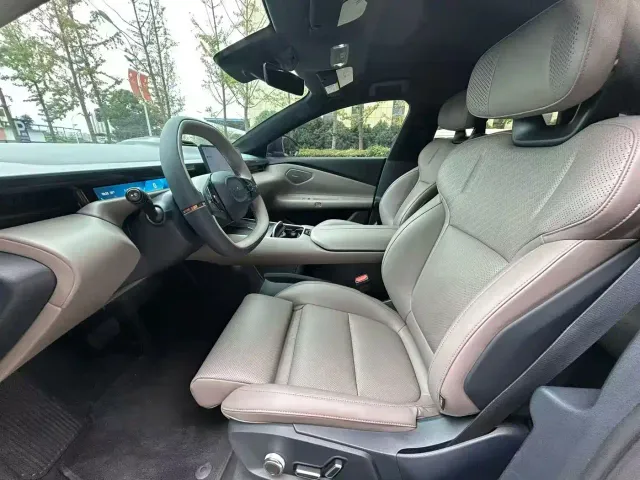 Lynk & Co Z10 — Фото автомобиля 4