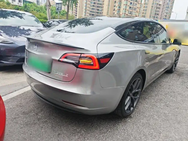 Tesla Model 3 — Фото автомобиля 4